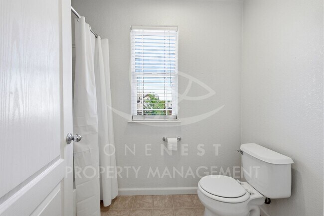 Building Photo - 2708 Woodfield Way