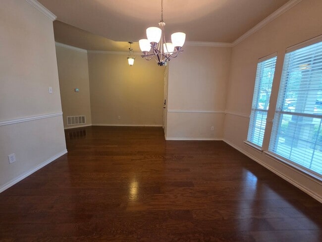 Building Photo - Heritage Craftsman Rental!