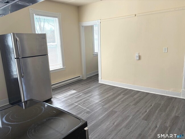 Building Photo - 137 Clifton St