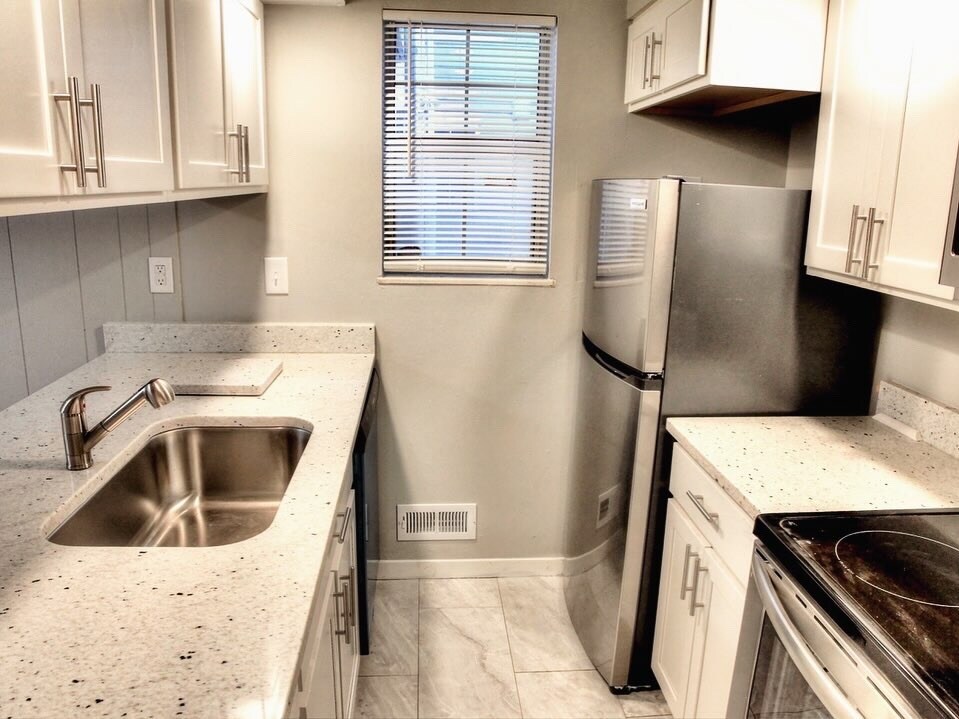 Building Photo - 306 E 17th Ave