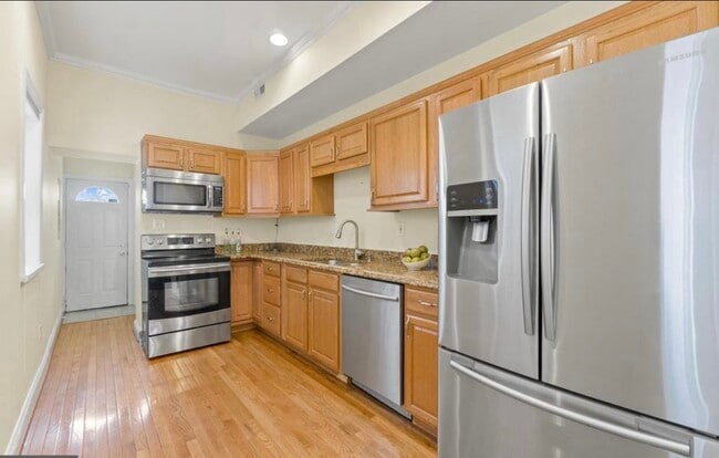 Building Photo - 128 W Fort Ave