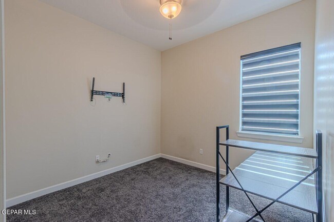 Building Photo - 273 Hunstanton St