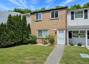 Building Photo - 136 Hill Crescent