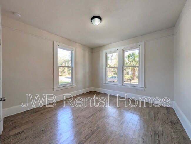 Building Photo - 6618 Avalon St