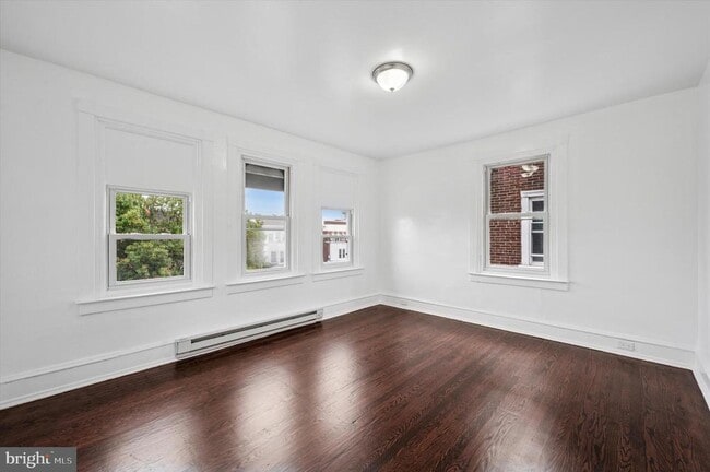 Building Photo - 4928 Walnut St