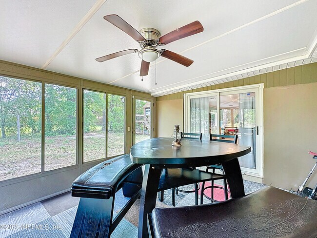 Building Photo - 2829 Goldenrod Cir E