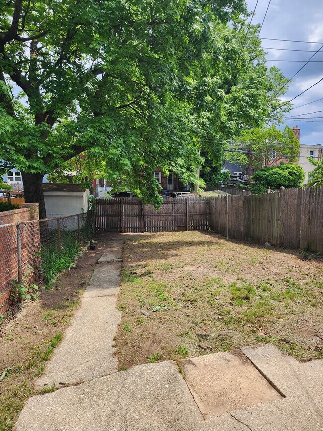 Building Photo - Charming 2BR Home in Lily Ponds NE DC – Ac...