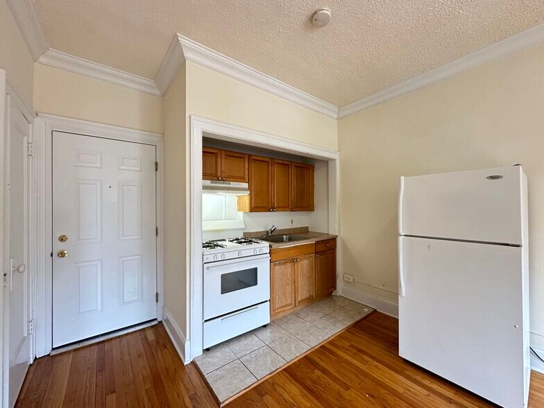 Building Photo - 2737 N Spaulding Ave