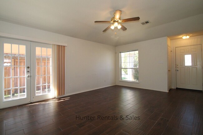 Building Photo - Amazing Fox Creek Home!