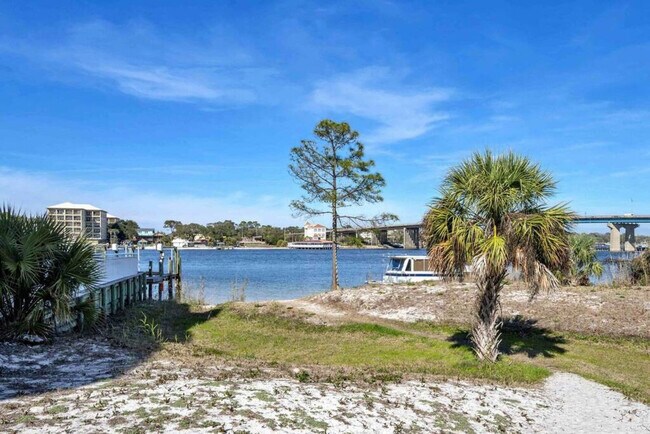 Building Photo - 317 Bream Ave