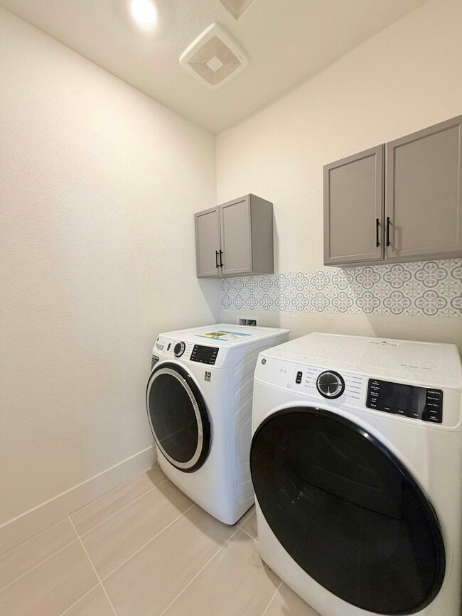 Building Photo - 5242 Upton Ave