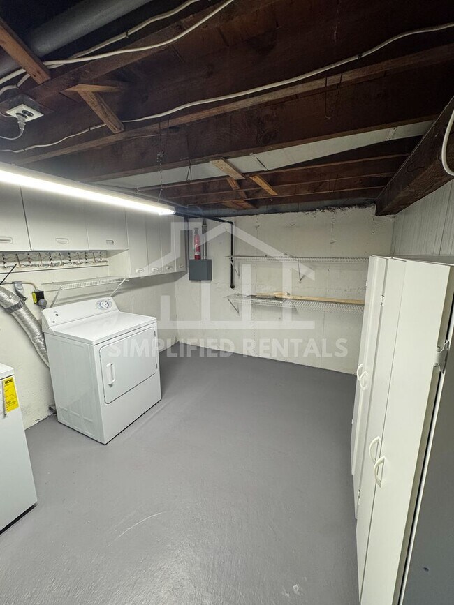 Building Photo - 2 Bedrooms 1 bathroom Unit available in Wa...