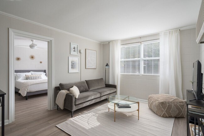 Building Photo - One Bedroom Across From Walking & Biking Trails in Fisher Park - Water & Parking Included