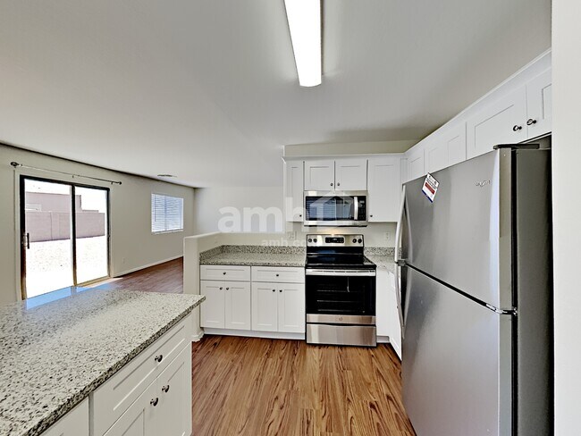 Building Photo - 11319 W Mariposa Dr