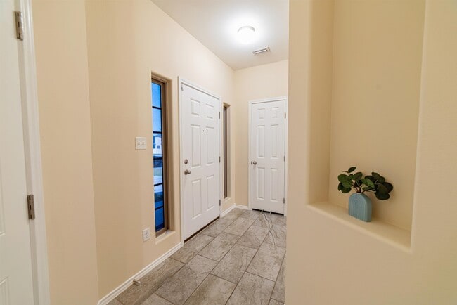 Building Photo - 3305 Charolais Dr