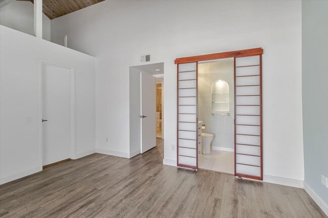 Building Photo - Charming 2 Bed 2 Bath Sunnyvale Condo with Vaulted Ceilings and Patio