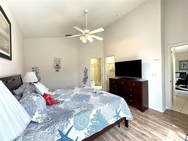 Building Photo - 16724 Rolling Green Dr