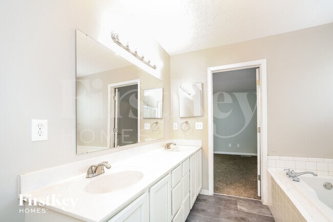 Building Photo - 10758 Sedgegrass Dr