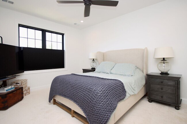 Building Photo - Beautiful, Custom-Built Pet-Friendly Lochlyn Hill Home