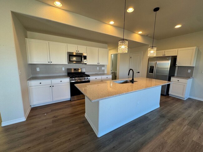 Building Photo - Spacious 3-Bedroom, 3-Bathroom Two-Story Home with Modern Finishes & Fenced Yard