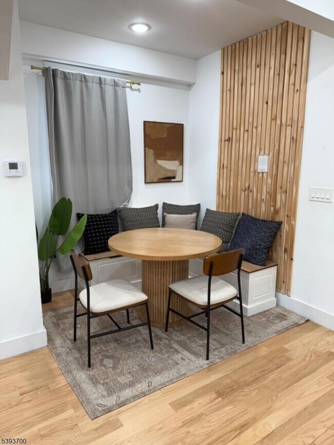 Building Photo - 492 S 20th St