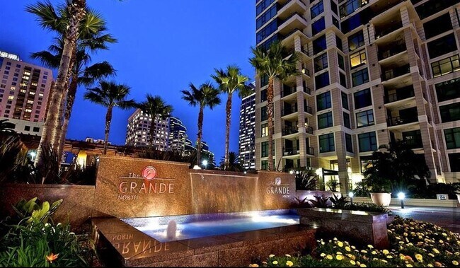 Building Photo - Stunning 1 bedroom, 1.5 bath in The Grande...
