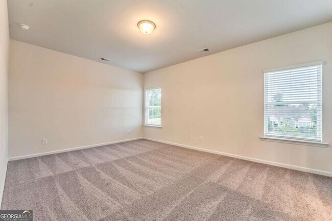 Building Photo - 8 Majestic Oaks Way NE