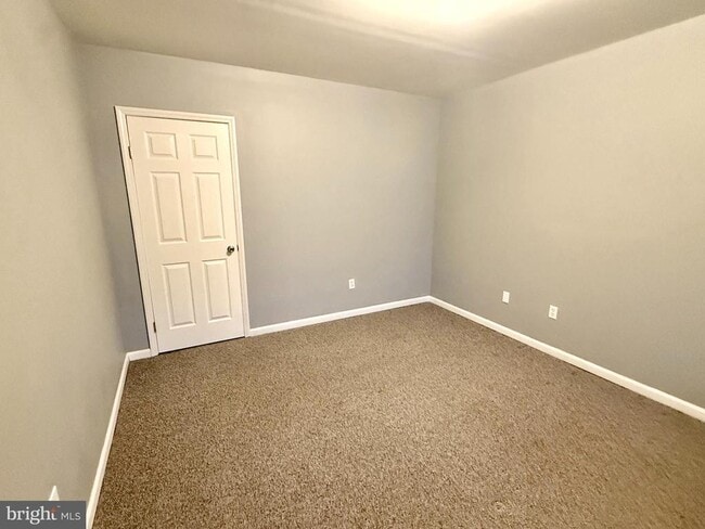 Building Photo - 2933 E High St