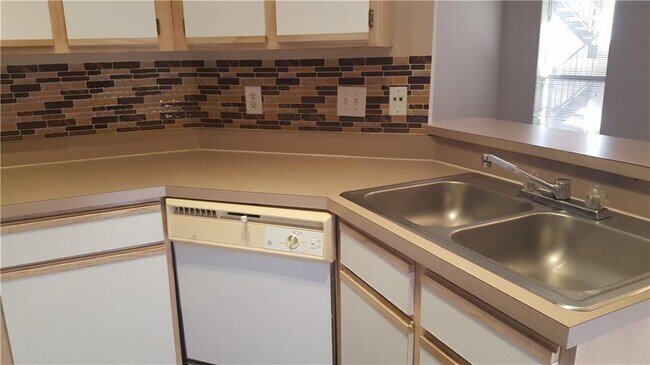 Building Photo - 6000 Shepherd Mountain Cove