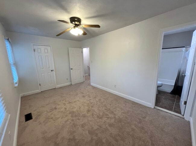 Building Photo - 1528 Jameson Dr