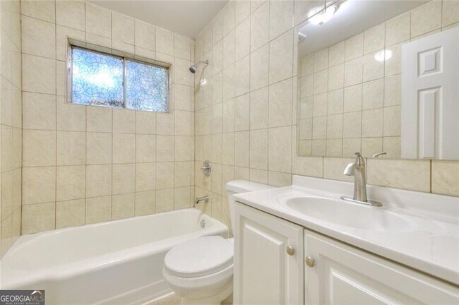 Building Photo - 3946 Green Oak Dr