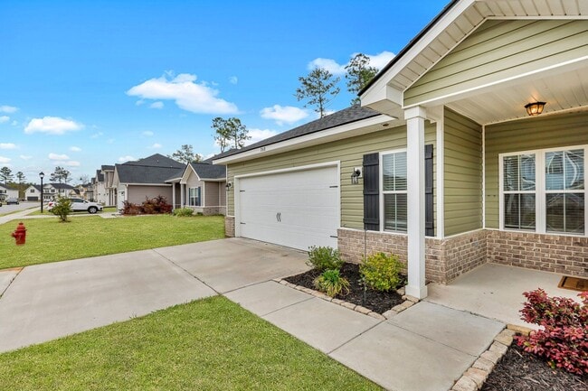 Building Photo - AVAILABLE JUNE [PETS PERMITTED]