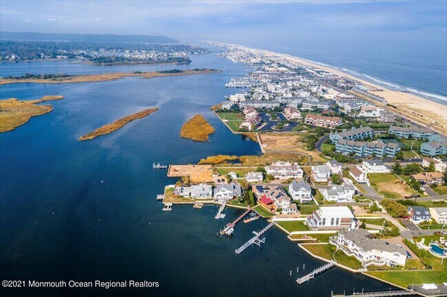 Building Photo - 15 Riverview Rd