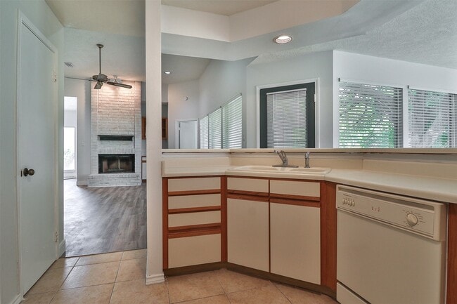 Building Photo - 10910 Scenic Dr