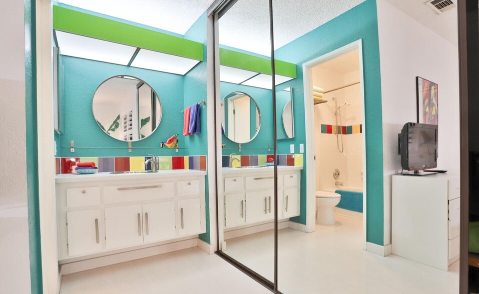 Bath & Closet - 48255 Monroe St