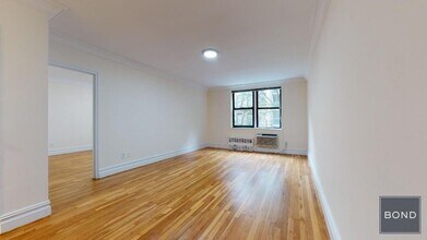 Building Photo - 229 E 80th St