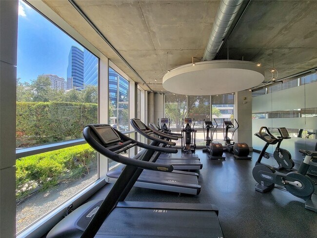 Building Photo - 1901 Post Oak Blvd