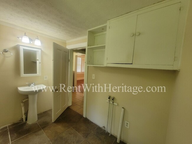 Building Photo - ENJOY THE PRESTIGE OF THIS CHARMING HOME I...