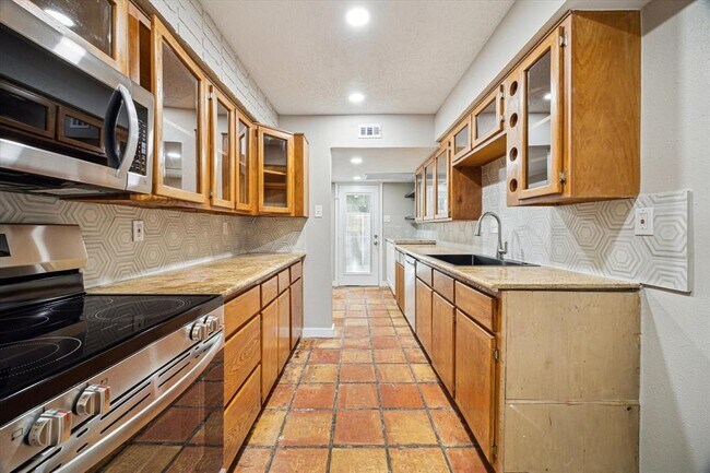 Building Photo - 7900 Westheimer Rd