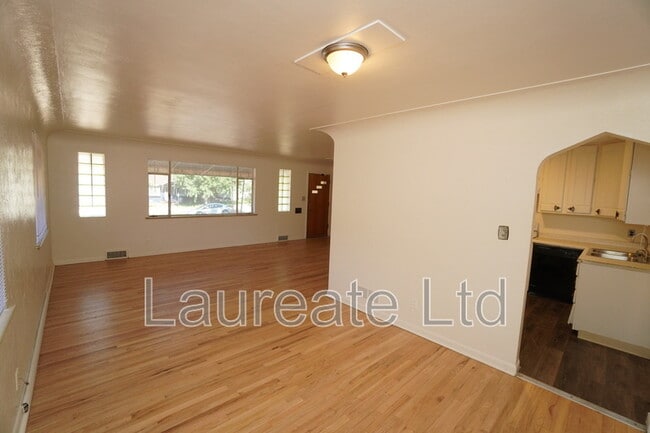 Building Photo - 5998 S Hill St