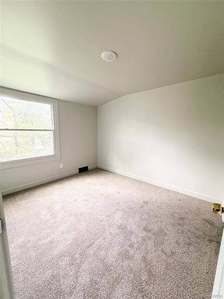 Building Photo - 15815 Evergreen Rd