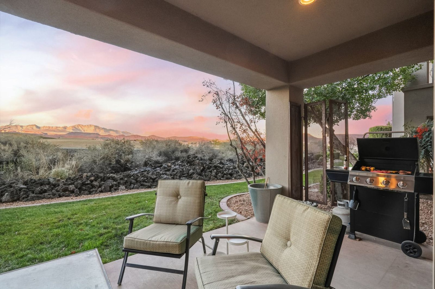 Building Photo - 225 N Country Ln