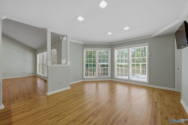Building Photo - 815 Baylor Dr SE