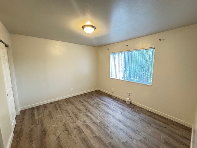 Building Photo - 459 E 2700 S