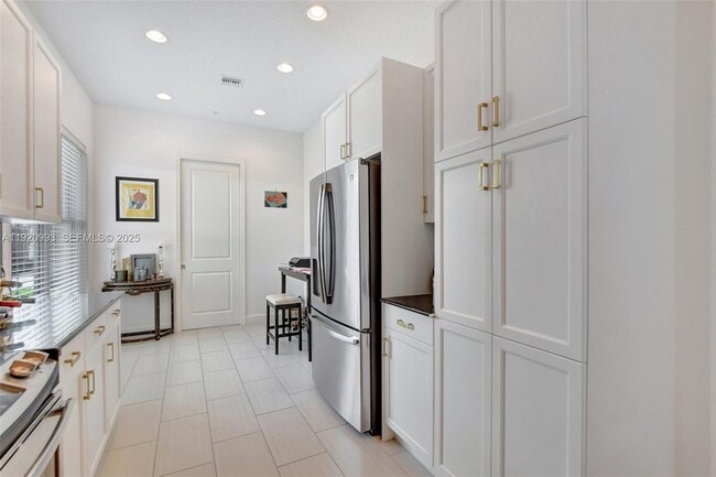 Building Photo - 6657 Quiet Wave Trl