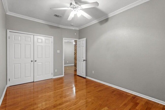 Building Photo - 10819 Crown Colony Dr