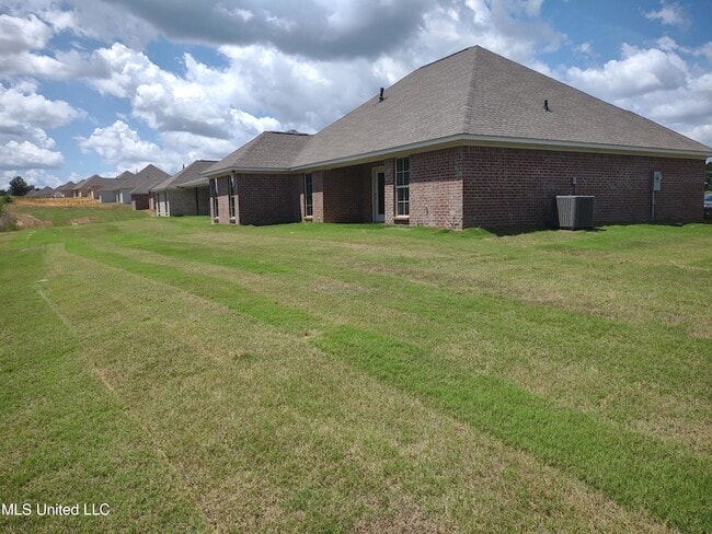Building Photo - 599 Westfield Dr