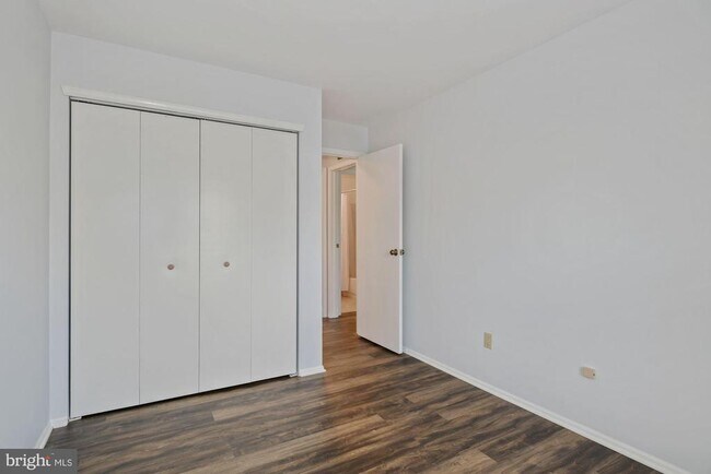 Building Photo - 1610 Society Pl