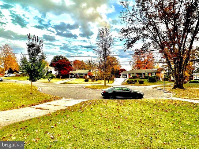 Primary Photo - 5 Charen Ct