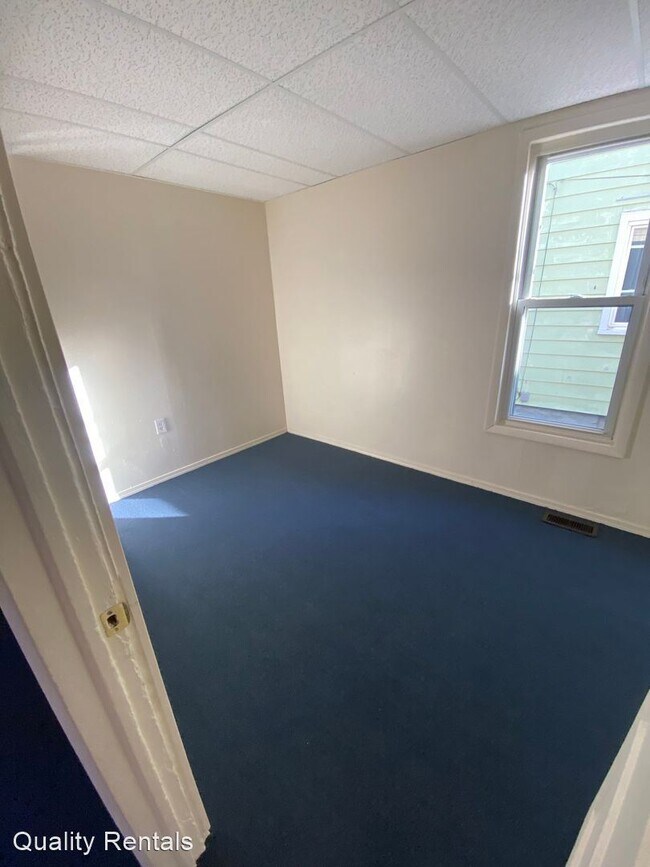 Building Photo - 3 br, 1 bath House - 1119 E 11TH